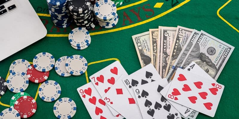 Game Bài Poker – Cuộc Chiến Trí Tuệ Và May Rủi Kịch Tính